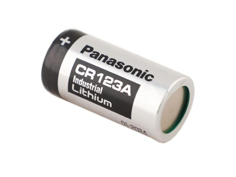 市販のCR123Aを2つ使用して点灯も可能